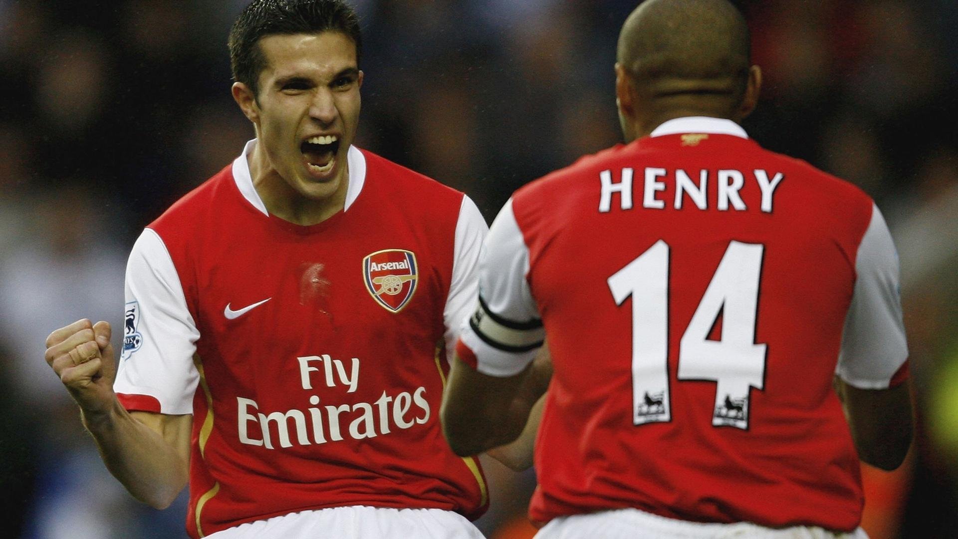 那一刻，足球超越胜负，以便我根据内容生成标题。